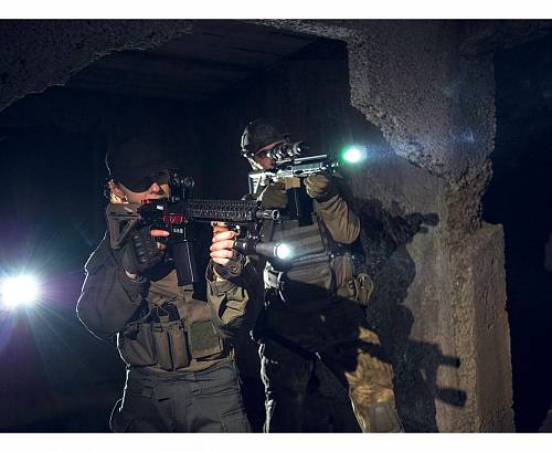 Фото Тактический фонарь ArmyTek Dobermann Pro Magnet USB, белый свет от интернет-магазина Vextreme.